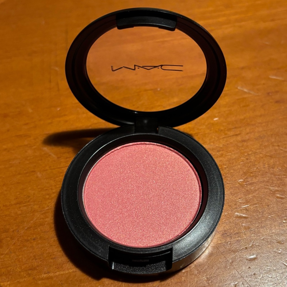 MAC Sheertone Shimmer Blush Peachykeen - Picture 7 of 16